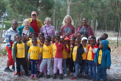 Die Vorschule Funimfundo besucht das Reservat Panthera Africa